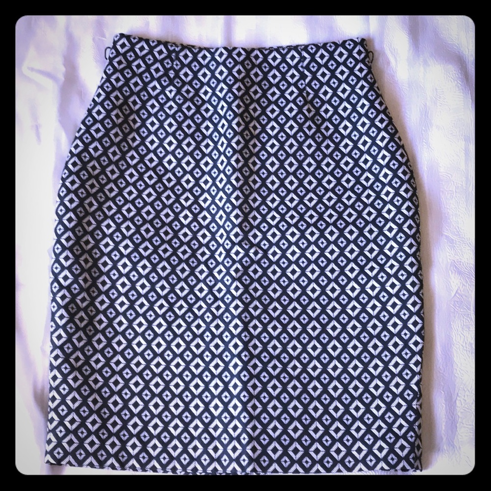 Black and white printed high waisted pencil skirt